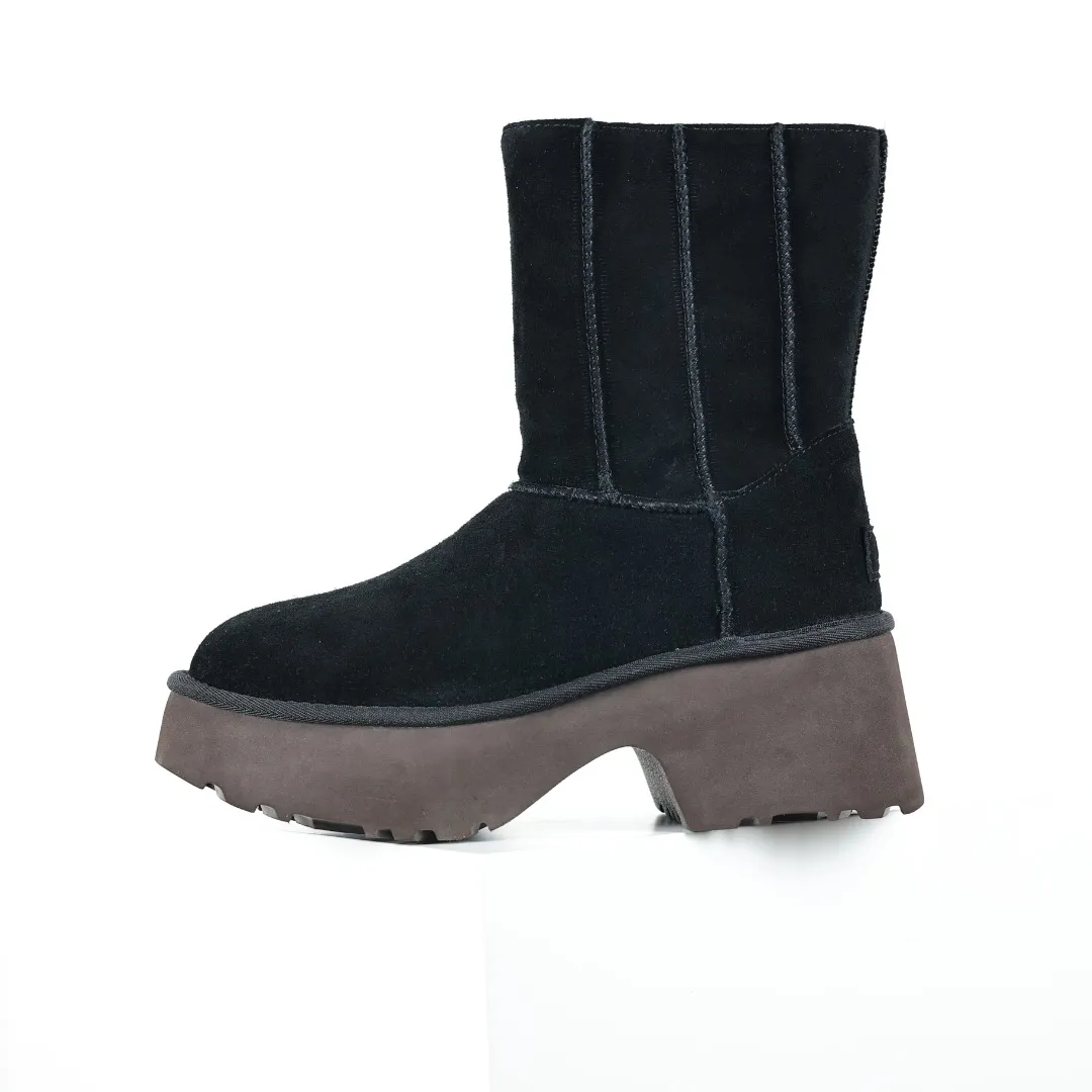 Pick up locally 💰700 Core recommended good price It is a very suitable choice for home furnishings. In the new year, uug launched a series of styles, which are partial to the preferences of young consumers and have also moved to the forefront of fashion trends. Shoe body material: water-repellent coated suede upper, 17 mm UGGPURE™ implantable wool insole, lightweight non-slip and comfortable rubber outsole, with brand LOGO and trademark, with full packaging Size: 35 36 37 38 39 40